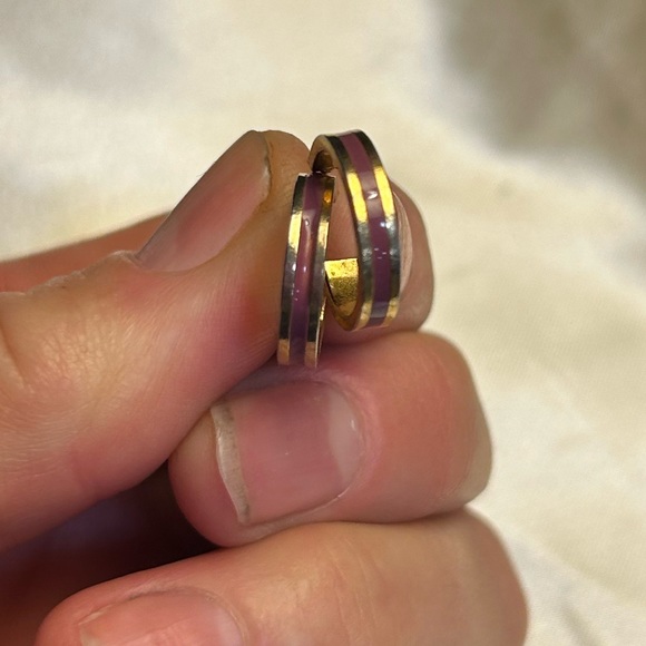 Vintage gold toned semi hoop with mauve enamel stip - Picture 4 of 5